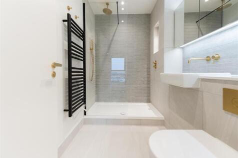 En-suite Bathroom    .jpg