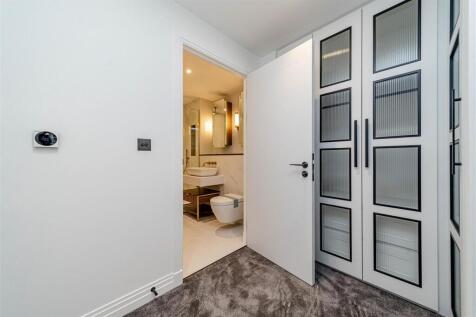 En-suite Bathroom .jpg