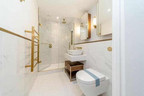 Bathroom 2     .jpg