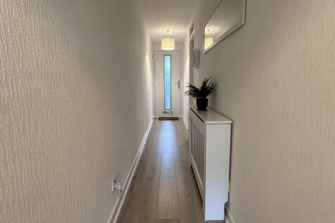 ENTERANCE HALLWAY.JPG