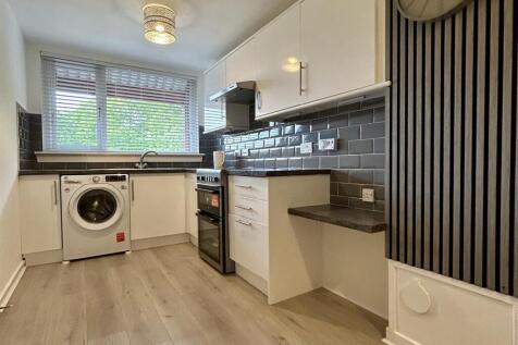 KITCHEN 3.JPG