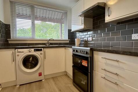 KITCHEN 2.JPG