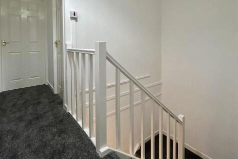 UPPER LANDING (2).JPG