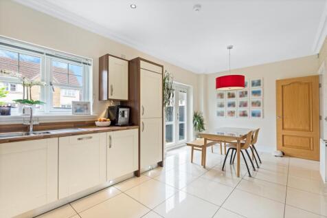 kitchen 2.jpg