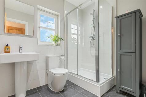 ensuite.jpg