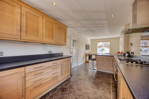 74_WAVERLEY_PARK_KIRKINTILLOCH_010.JPEG