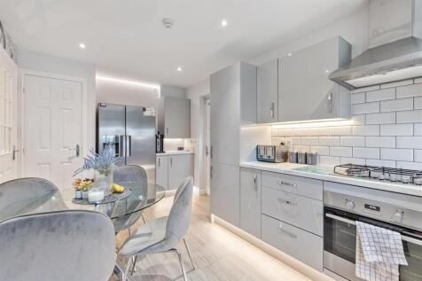 Kitchen 2.jpg