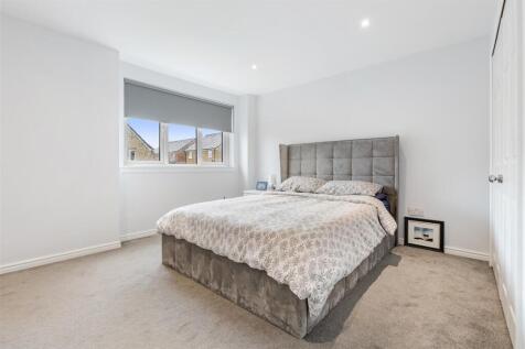 Master Bedroom 2.jpg