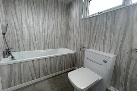 BATHROOM 2 ALTO.jpeg