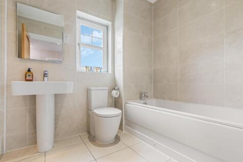 family bathroom 1.jpg