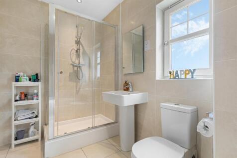 family bathroom 2.jpg