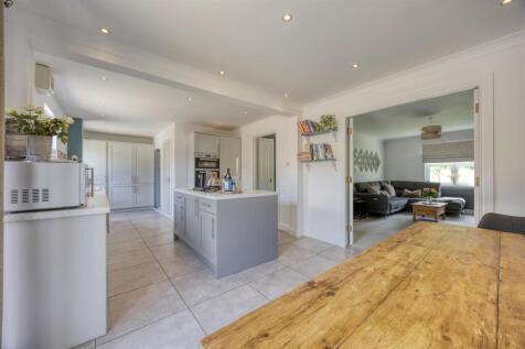 48_CASTLE_CIRCLE_LENNOXTOWN_017.jpg