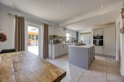 48_CASTLE_CIRCLE_LENNOXTOWN_016.jpg