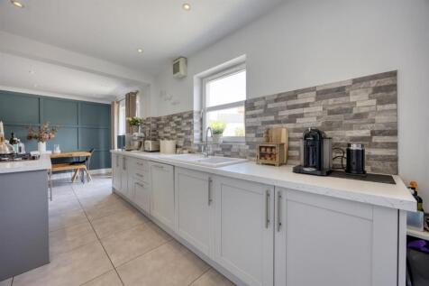 48_CASTLE_CIRCLE_LENNOXTOWN_019.jpg