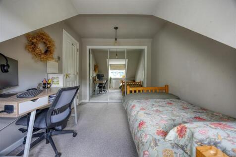 48_CASTLE_CIRCLE_LENNOXTOWN_035.jpg