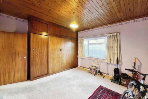 Bedroom 2 / Guest Room