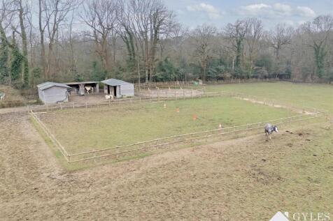Stables, Paddock and Round Pen
