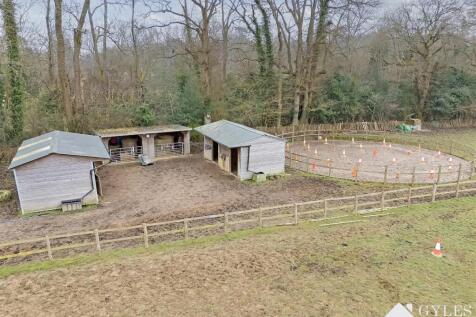 Stables and Round Pen