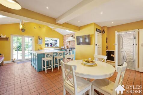 Kitchen/Dining