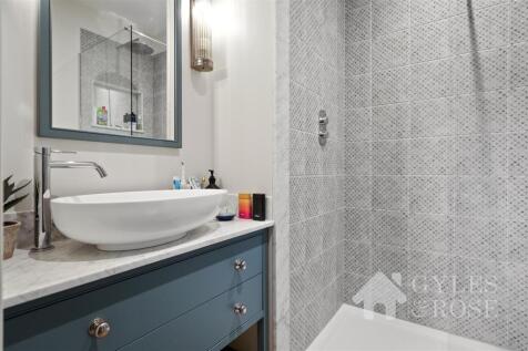 Ensuite bathrom