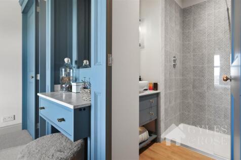 Dressing table, ensuite bathroom