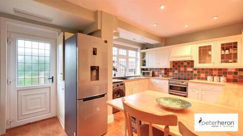 Breakfasting Kitchen
