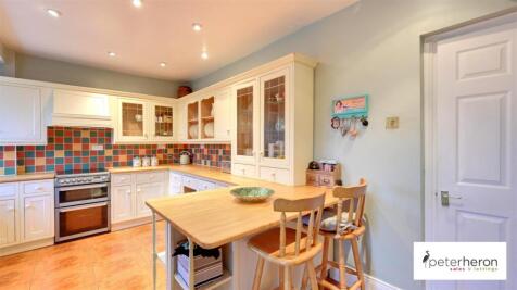 Breakfasting Kitchen
