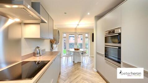 Open Plan Kitchen/Dining &amp; Family Area