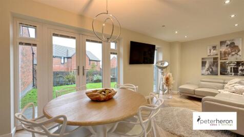 Open Plan Kitchen/Dining &amp; Family Area