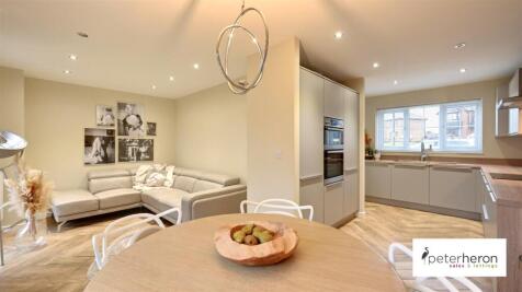 Open Plan Kitchen/Dining &amp; Family Area