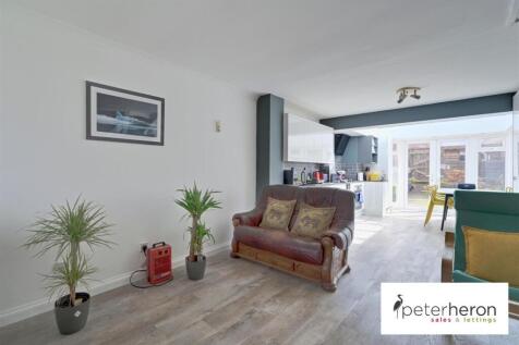 Open Plan Living/Dining &amp; Kitchen Area