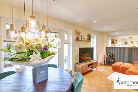 Open Plan Kitchen, Dining And Family Area