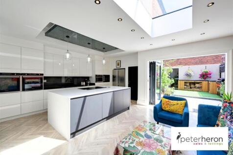 Kitchen/Diner And Family Area