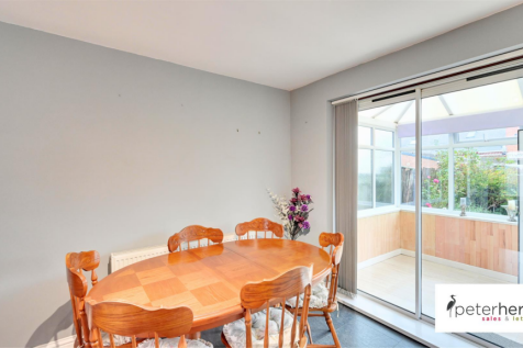 Kitchen &amp; Dining Area