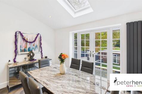 Open Plan Kitchen/Living &amp; Dining Area