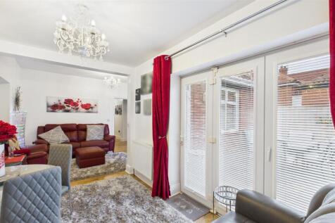 Open Plan Living Area &amp; Dining Kitchen