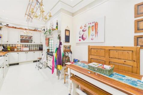 Breakfasting Kitchen