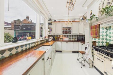 Breakfasting Kitchen