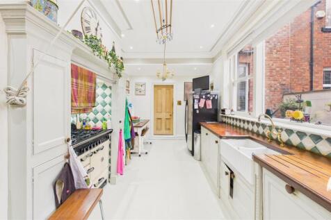 Breakfasting Kitchen