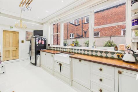 Breakfasting Kitchen