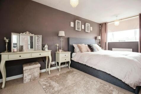 Master bedroom 2 ...