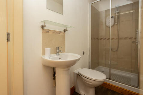 12 Nesfield Rd - ...