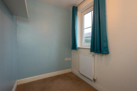 12 Nesfield Rd - ...