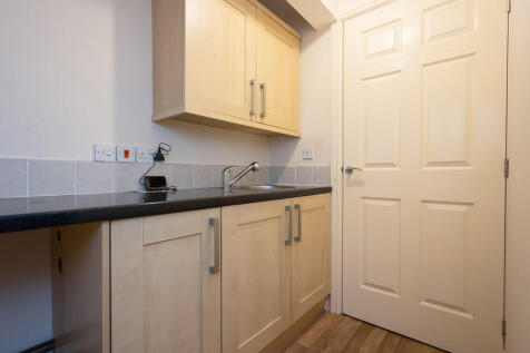 12 Nesfield Rd - ...