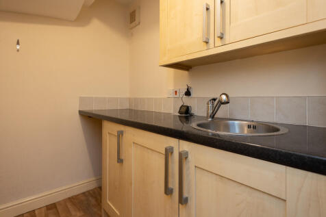 12 Nesfield Rd - ...