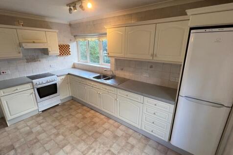 Kitchen 2.jpeg