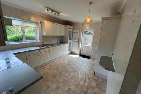 Kitchen 1.jpeg