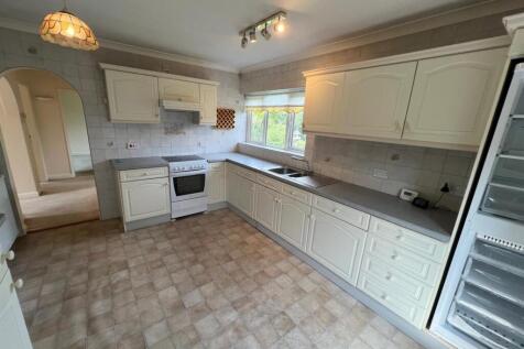 Kitchen 2.jpeg