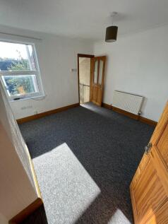 Bedroom 1 1.jpg