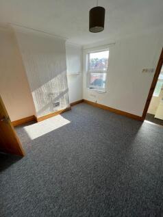 Bedroom 1 2.jpg